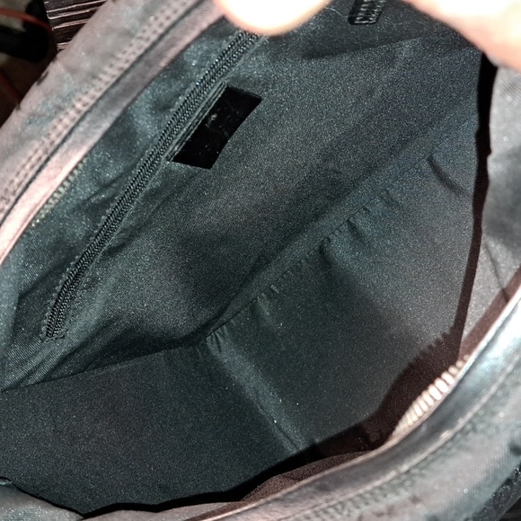 Gucci GG Canvas Shoulder Bag with COA EUC - Picture 15 of 17